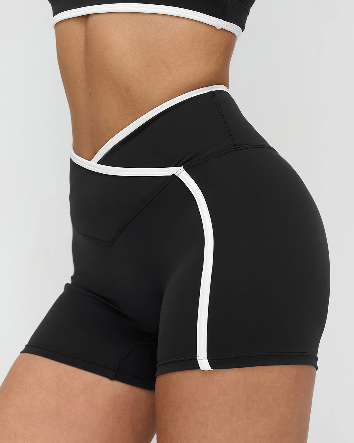 Anika Seamless Shorts - Black - Image 3